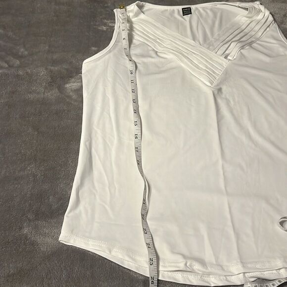 Two Women’s Tops - SHEIN - Picture 5 of 11